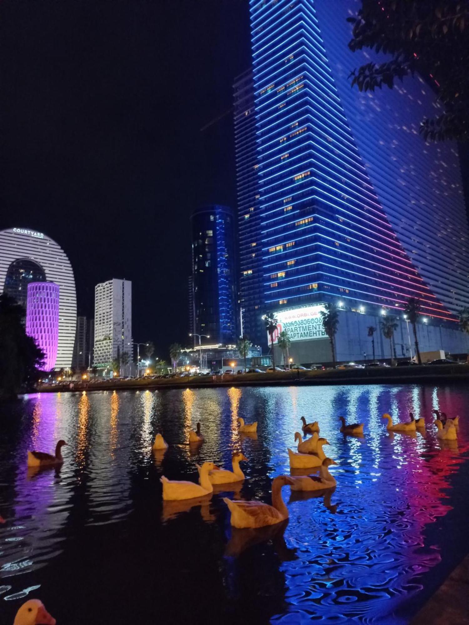 Orbi City Apartments 巴统 外观 照片